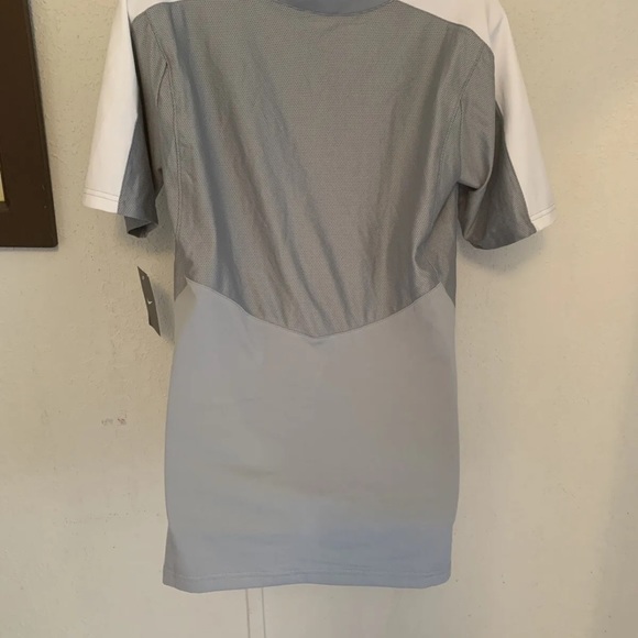 NWT Nike Dri Fit V Neck Gray And White Color Sz M Activewear Athletic T Shirt - Picture 4 of 5
